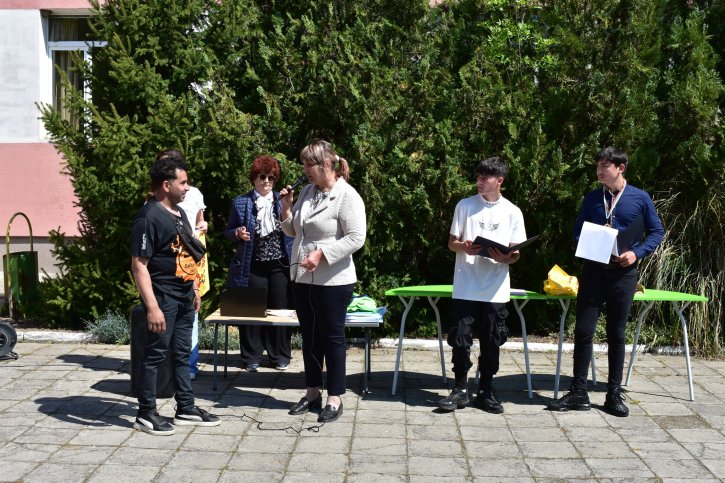 Тържествено награждаване на изявени ученици по повод патронния празник.