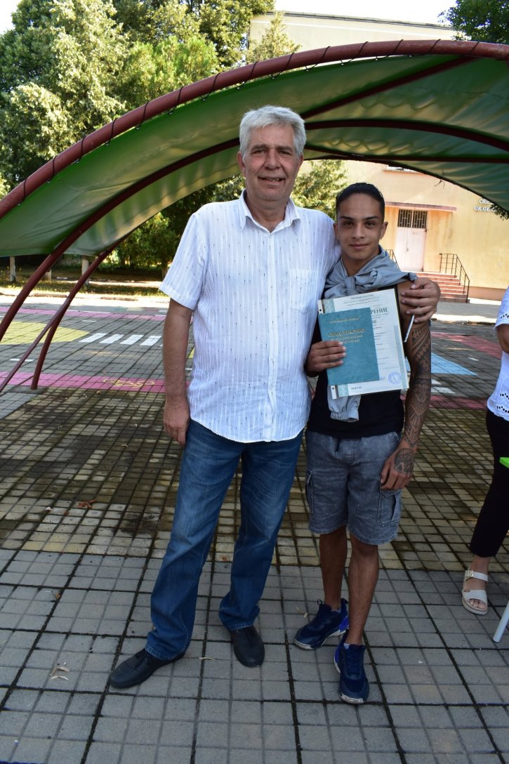 С поглед към бъдещето – 10. клас отпразнува своето успешно завършване