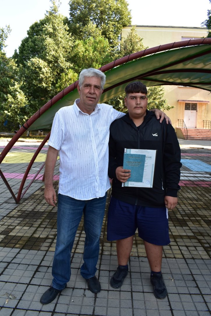 С поглед към бъдещето – 10. клас отпразнува своето успешно завършване