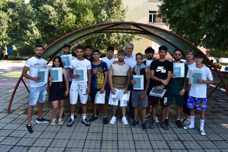 С поглед към бъдещето – 10. клас отпразнува своето успешно завършване