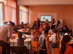 Изработване на мартеници съвместно с родителите