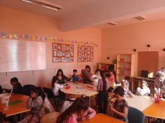 Изработване на мартеници съвместно с родителите