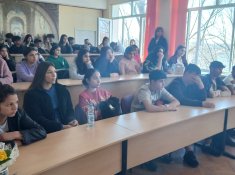 Беседа с учениците от гимназиален етап