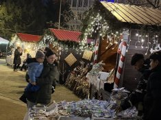 Благотворителен коледен базар за каузата: 