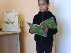 Празник на книгата в училищната библиотека с участие на ученици и гости от детска градина.