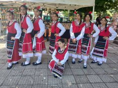 Бронзово отличие за танцовата група на ОбУ „Св. св. Кирил и Методий“.