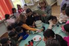 Беседа по богословие и боядисване на великденски яйца