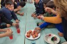Беседа по богословие и боядисване на великденски яйца
