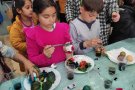 Беседа по богословие и боядисване на великденски яйца