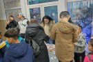 Благотворителен коледен базар по време на голямо междучасие в ОбУ 