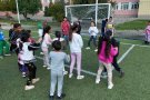 Музикално междучасие с танци и пролетно настроение в училищния двор.
