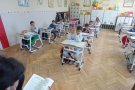 Походът на книгите събра първокласници и десетокласници.