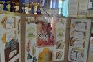 Първокласници изработиха лапбук за светите братя Кирил и Методий.