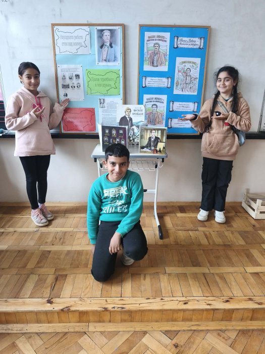 Учениците от ЦДО 4. клас изработиха табло за деня на Левски