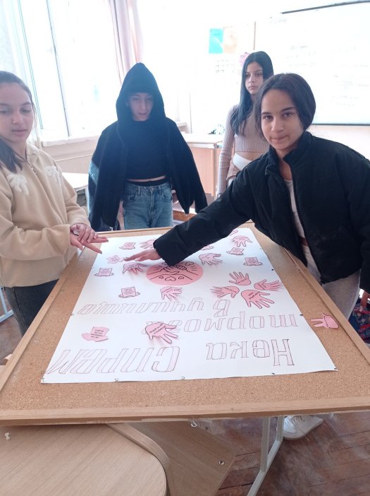 Ученическият съвет отбеляза Международния ден на розовата фланелка.