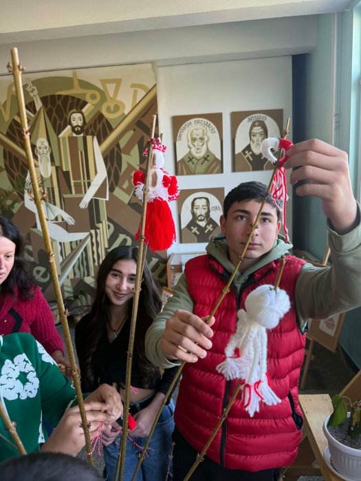 Ученическият съвет донесе пролетно настроение по случай Баба Марта
