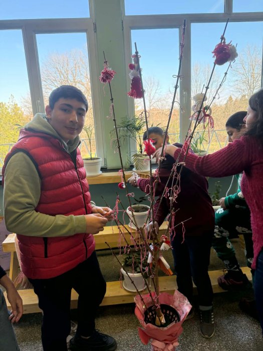 Ученическият съвет донесе пролетно настроение по случай Баба Марта