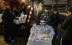 Благотворителен коледен базар за каузата: 