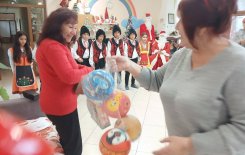 Ученици от 4 клас поздравиха децата от ЦНСТ 