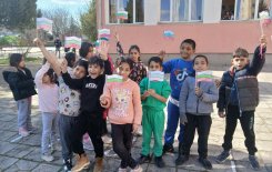 С тържествен дух и родолюбие отбелязахме 3 март в ОбУ „Св. св. Кирил и Методий“.