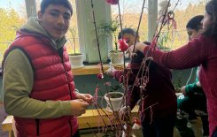 Ученическият съвет донесе пролетно настроение по случай Баба Марта