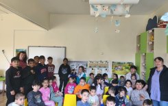 С грижа и внимание ученици от 4. клас зарадваха малчуганите от ДГ „Звездица